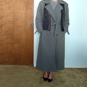 Vintage London Fog Trench Coat (C07)